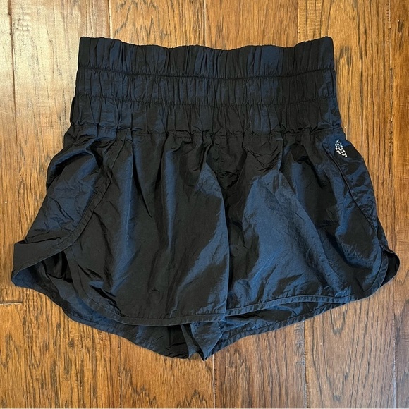 Free People FP Movement Black Women's Athletic Shorts Size Large - Picture 9 of 10